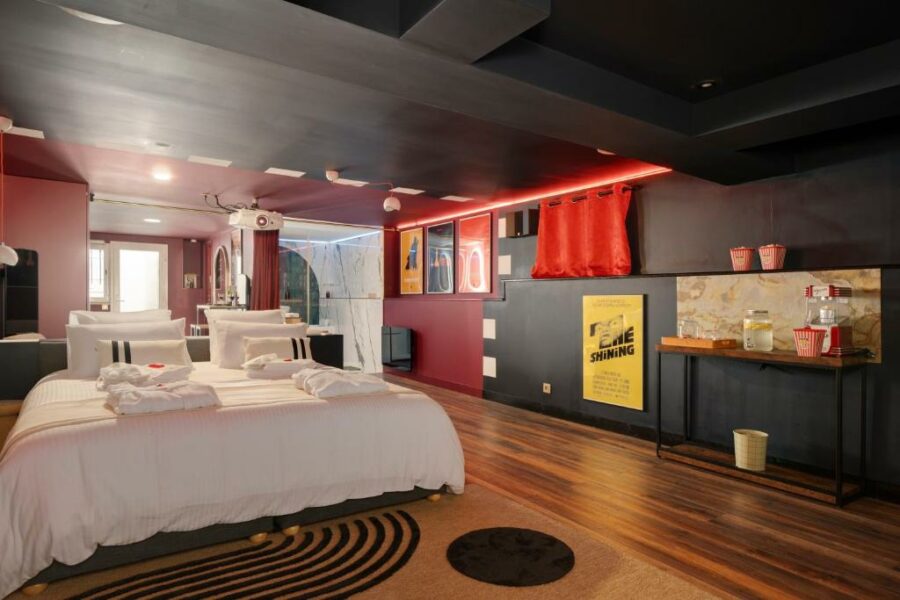 chambre Cinema Room haut de gamme avec balnéothérapie