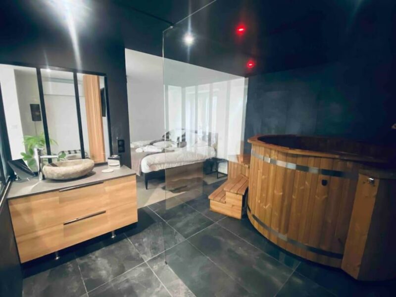 chambre et salle de bain