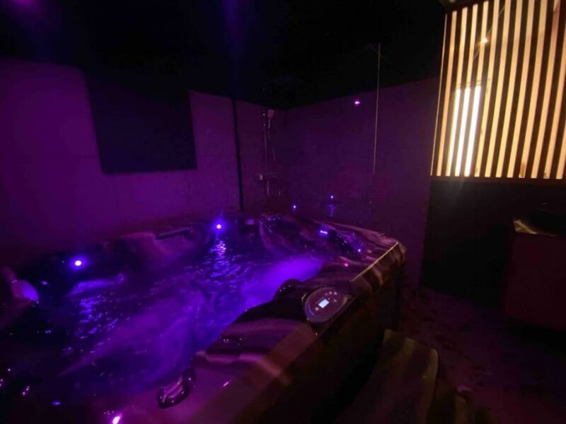 jacuzzi La Litchi Le 50 Suites and Spa centre ville