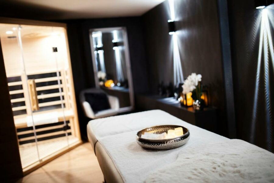 table massage Hédoné Suite de luxe et Spa privatif